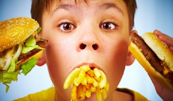 kids eating junk foods