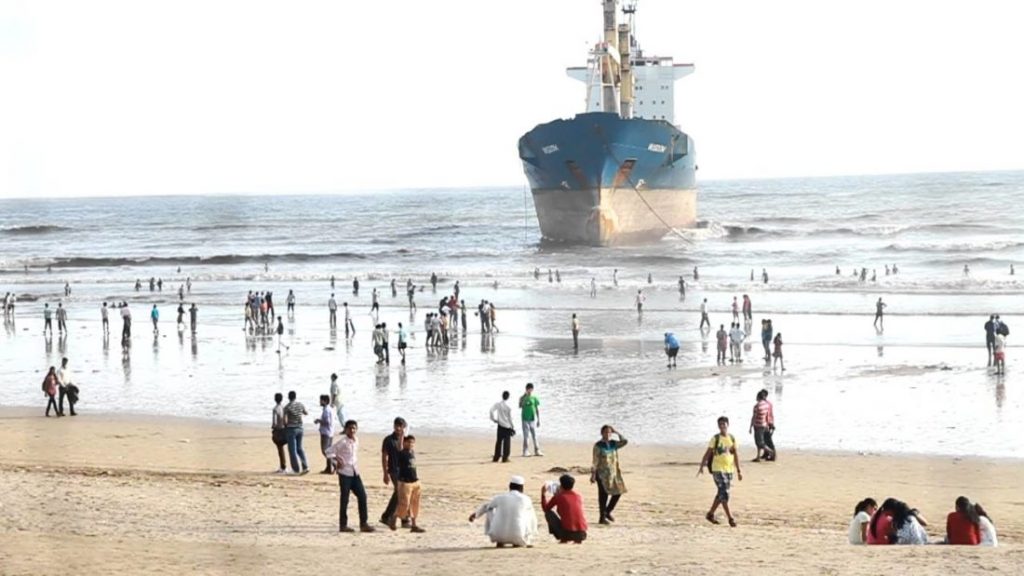 Juhu Beach - Best Places To Visit With Family And Friends In Mumbai