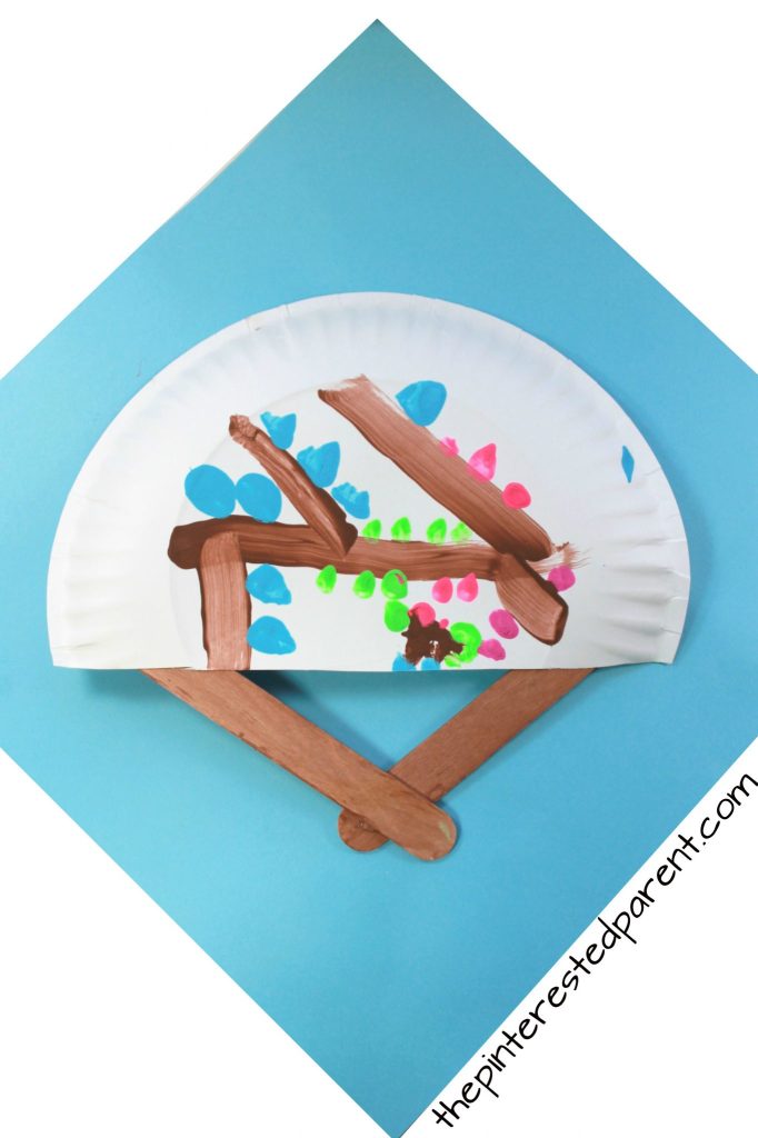 Paper Plate Hand Fan 6 - DIY Art And Craft Ideas